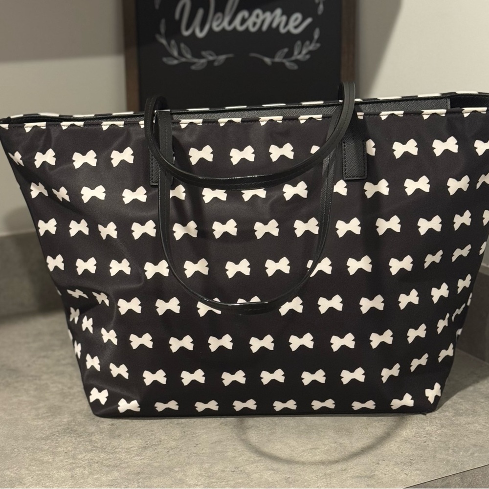 Kate Spade Wilson Bow Margareta Tote-Excellent Pre-Owned Condition!! - Picture 3 of 13